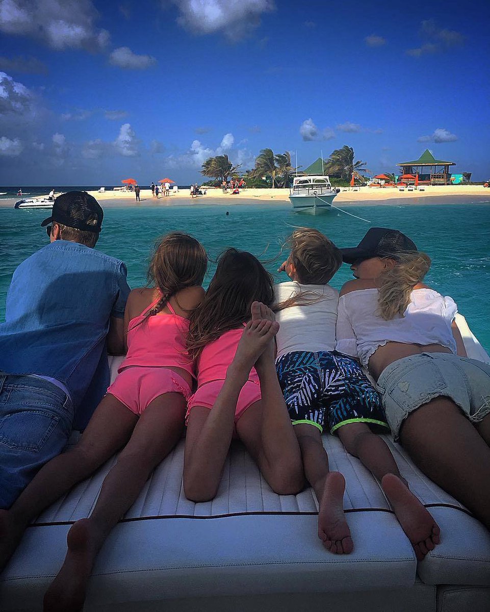 January 3, 2016: Justin via instagram " #squadgoals"