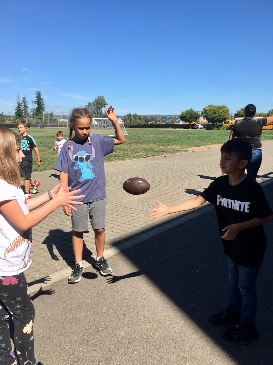 RogersOnThird's tweet photo. Took advantage of the sun this afternoon and played a game we learned from the @PlayFitFun coach! Students worked on cooperation, counting, and taking turns. It was the best! #getup #getout #getmoving https://t.co/B6lbB85q9w