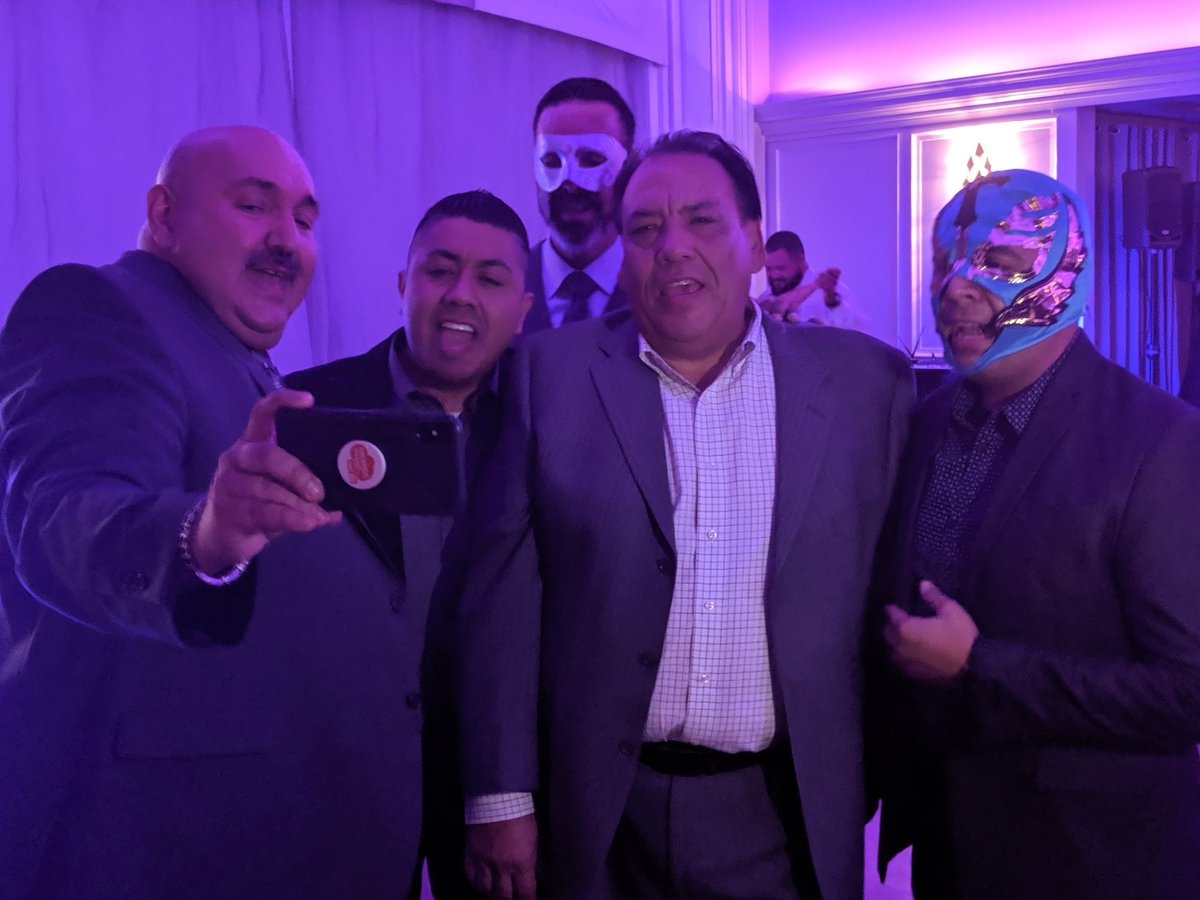 HACEMOSNTX's tweet photo. Volver Volver by the HACEMOS Distinguished Gentlemen's ๐ถ๐
#MasqueradeBall
#2019EGC #EGC2019 #HDMB2019 #HACEMOSatATT #HACEMOSeg #lifeatATT #attsocial #attemployee #HACEMOSDallas #ATTDiversity
@HACEMOSatATT @HACEMOSDallas
https://t.co/7L0JizXVnQ https://t.co/ft4vUKghM8