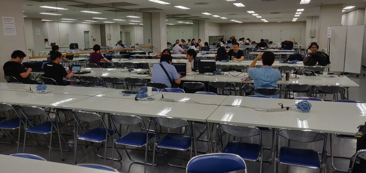 AlbertGarlo's tweet photo. Dos áreas del #TGS2019 que no suelen aparecer en los medios. La zona de negocios y la (poco inspiradora) sala de prensa. https://t.co/WK907STuAV
