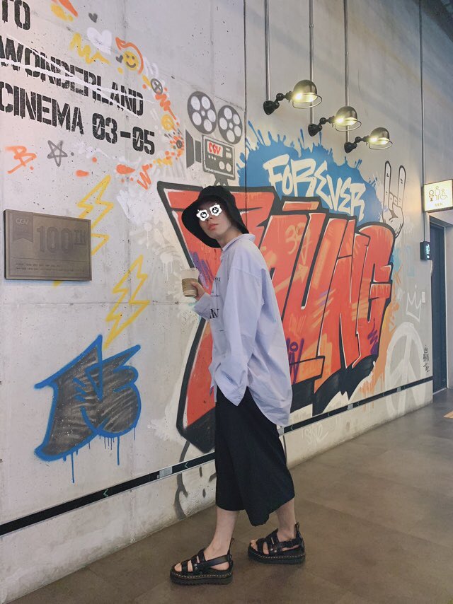 [#우진영] 여러분~~ 녕이 푹 쉬고 있어용 ㅎㅎ 다래끼가 아직 괴롭히는 중이라 사진마다 눈팅이 밤팅이ㅜㅜ... 여러분들은 건강하게 한가위 마무리 하세욤 ㅎㅎ❤️

#디원스 #D1CE