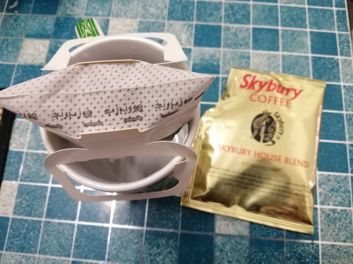 emi_emph's tweet photo. ケアンズからコーヒー豆とドリップフィルター取り寄せたんだけど、意外なとこで日本語だ!さすが日本製!
#coffee #skyburycoffee #madeinjapan #dripfilter https://t.co/TYRH2KJnLu