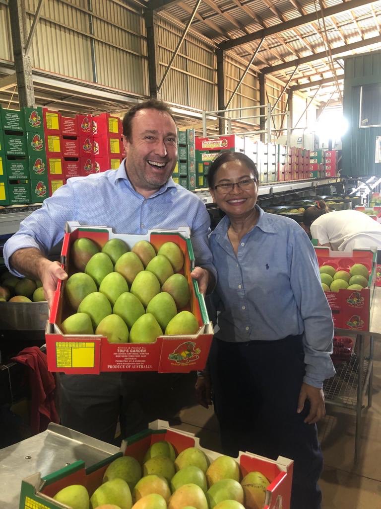 AusAmbDili's tweet photo. Brilliant to catch up with #TimorLeste seasonal workers at Tou’s Garden mango farm #Darwin - important contribution to Australian business and life changing opportunity for these Timorese workers.  And I’m not a bad mango packer!  #YourAmbassadors @SWP_TL @SWPAustralia @DFATNT https://t.co/Ivig34WDoO
