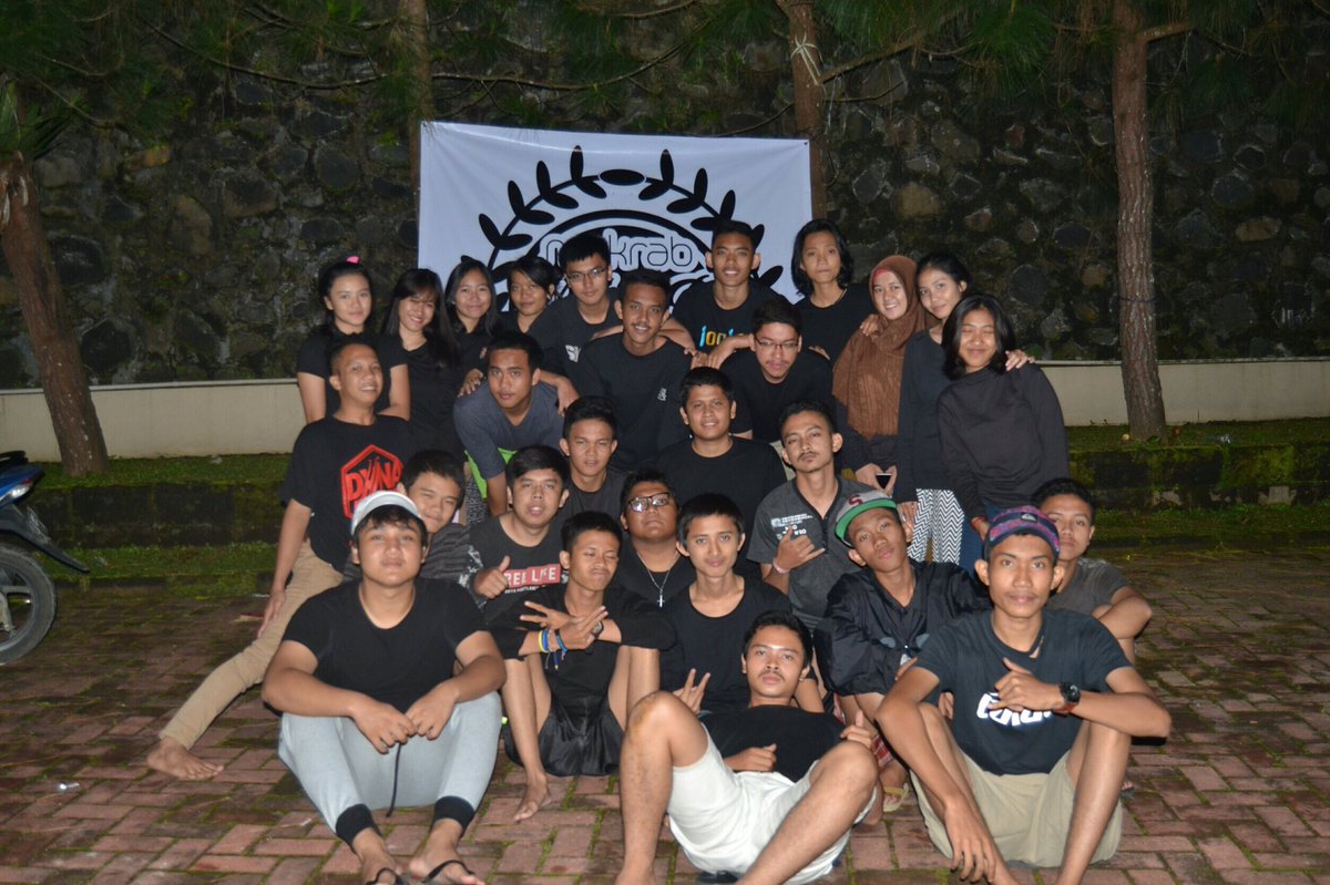 sacred_odyssey's tweet photo. #NowaPlaying - Hidden Message - Teman Sampai Akhir | kerabat : @farhanpraw @NaufalArdhita @tegarifky @naezal @Syifa_fitriyani @annisaanoerf @muth1a https://t.co/GKIXZ74NtA