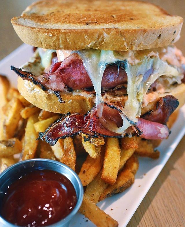 alamocityvibes's tweet photo. Can we get a YES PLEASE on @maverick.sanantonio Pastrami Sandwich?! Thanks for the insight @s.a.vortooth #alamocityvibes https://t.co/ujv5d1VuUQ https://t.co/WzAKeNDQi7