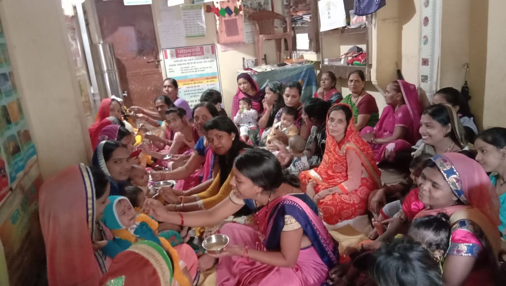 IndorePoshan's tweet photo. Sky is the limit when it comes to being creative for our Anganwadi Didi's. Annaprashan diwas being celebrated in Anganwadi's with a dose of creativity. Take a look.
#PoshanMaah2019 #SuposhitMP #PoshanMeBhiIndoreNo1 #ThankyouAnganwadiDidi #PoshanTyoharSeVyavahar @MinistryWCD https://t.co/vclQbfljag