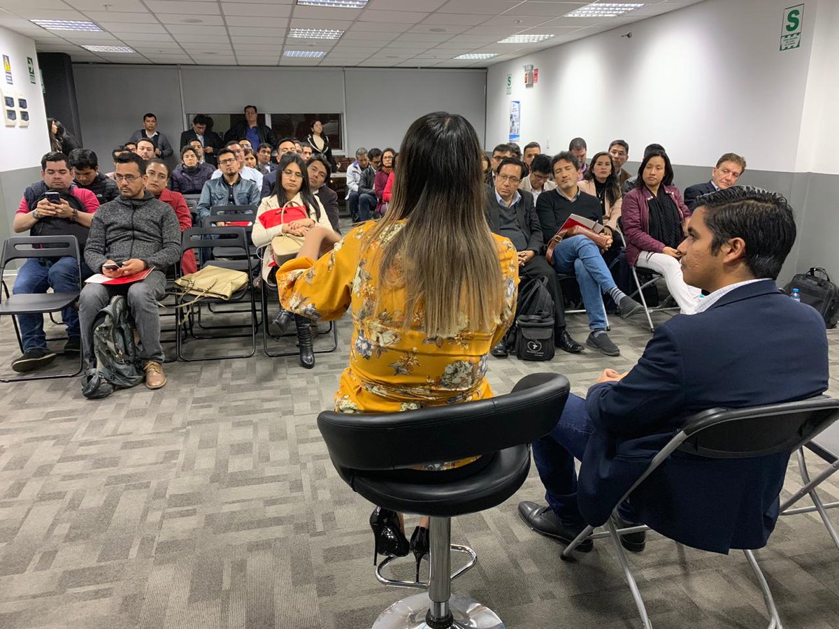 jonathanmaguia's tweet photo. Gracias a la  @pmiperu por la invitación a este gran taller dictado sobre la aplicación de #Scrum en la gestión de proyectos, y la super dinámica de #FishBowl .  #VamosPorMas   #GestionDeProyectos #PMP https://t.co/V74doiKzhd