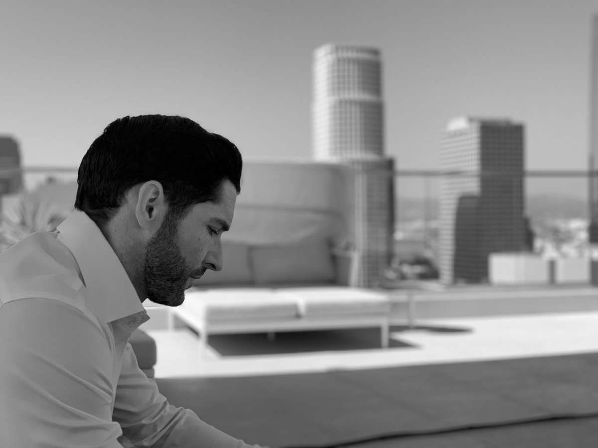 Guess who’s back in the City of Angels! ⁦<a href="/tomellis17/">tom ellis</a>⁩ ⁦<a href="/LuciferNetflix/">Lucifer</a>⁩ #Season5