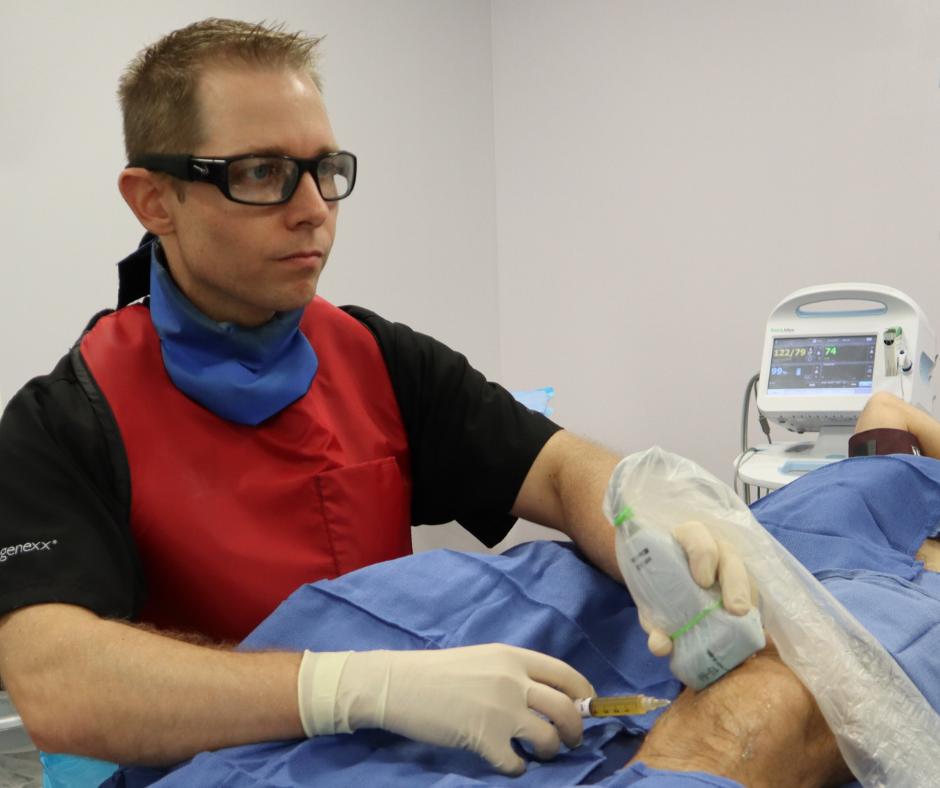 RegenexxCayman's tweet photo. #TBT to Dr. Markle's February Clinic.

We look forward to welcoming him back to island next week and are excited to have him present at the Cayman Islands healthcare conference. 
 
#visitingdoc #orthopedicspecialist #stemcell #RegenexxCayman #CaymanIslands @Cayman_Health https://t.co/Z8SmKtwnBw