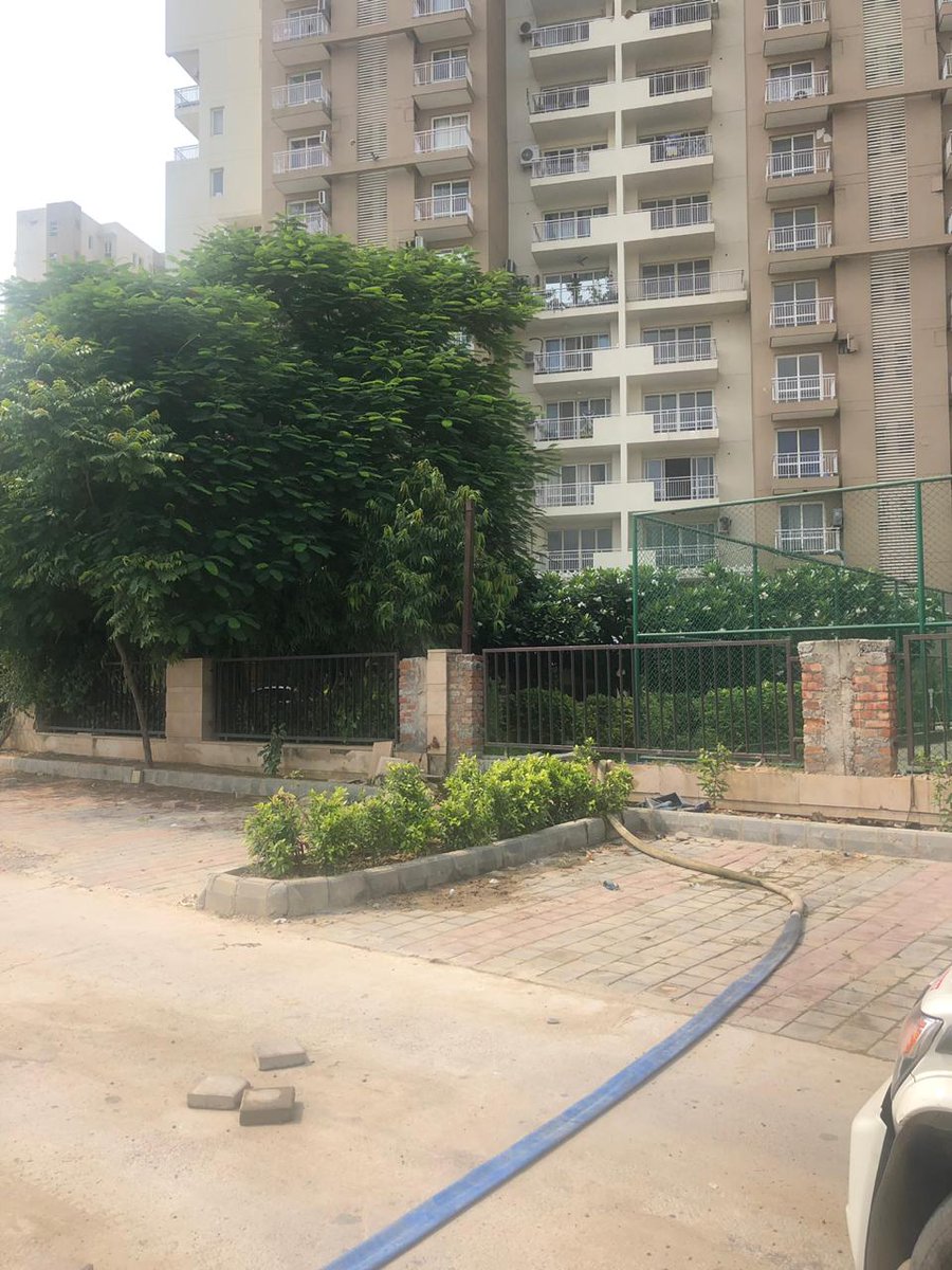 DEEPAKKAHUJA's tweet photo. #Gurgaon सेक्टर 37 सी की बीपीटीपी पार्क सरीन सोसाइटी का सीवर ट्रीटमेंट प्लांट काफी समय से बंद, रेसीडेंट्स की @mlkhattar को @Twitter पर दर्ज शिकायत के बाद सीवर का पानी बाहर ग्रीन बेल्ट में डालते पकड़ा @GurugramMDA के एसडीओ ने @HspcbN @HspcbS @CPCB_OFFICIAL @bptplimited https://t.co/JCNfk1LExA
