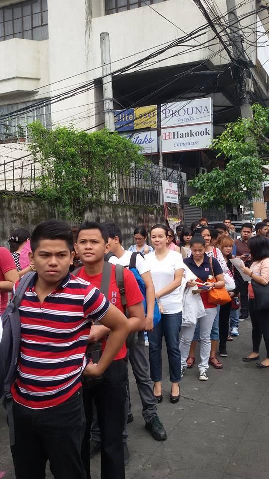Duterte_Tracker's tweet photo. Grace Poe ano na? 2014 pa itong picture2 mo.... Asan na ang solusyon mo? La pa din? Palitan mo nalang kaya si Sec. Tugade, total sinabihan mo siyang incompetent, ipakita mo sa amin ang galing mo. Ipakita mong competent kang buang ka https://t.co/1LYFSuBI8O