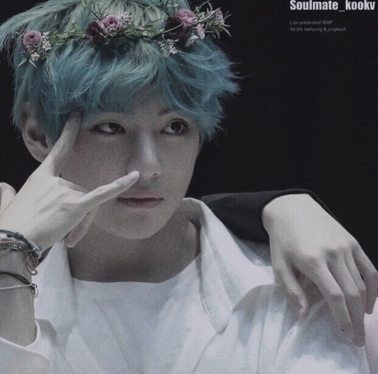 H8DERY's tweet photo. taekook au ㅡ hilo rojo

a los 18 años, jungkook, descubriría quién sería su alma gemela. pero no esperaba que fuese taehyung, y menos cuándo tae ha sido víctima de su maltrato

tampoco esperaba que el hilo fuese de un color oscuro; indicando que tae está a punto de morir https://t.co/NcVoTTh7ee