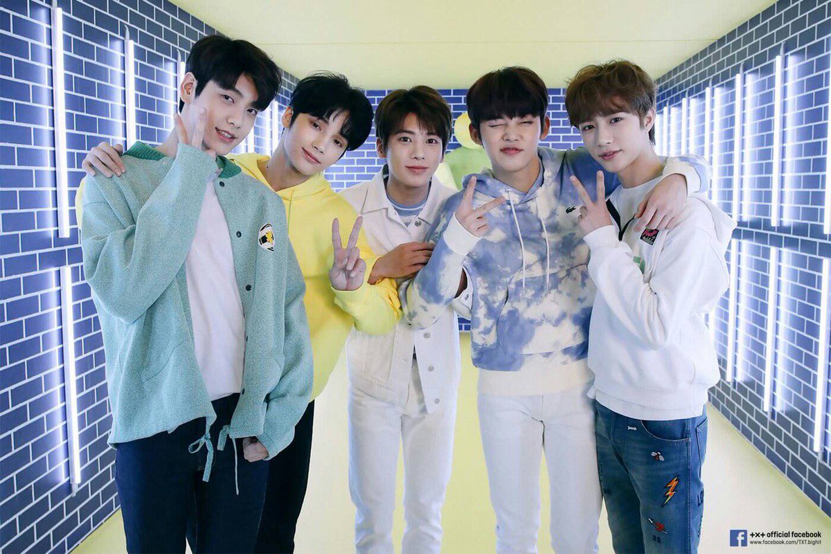 solis_cherylyn's tweet photo. Best-selling rookie groups on Gaon so far

#1. #X1 — 462,733
#2. #TOMORROW_X_TOGETHER— 191,954
#3. #AB6IX — 165,163
#4. #ITZY — 104,116 https://t.co/9eFvU5BiOO