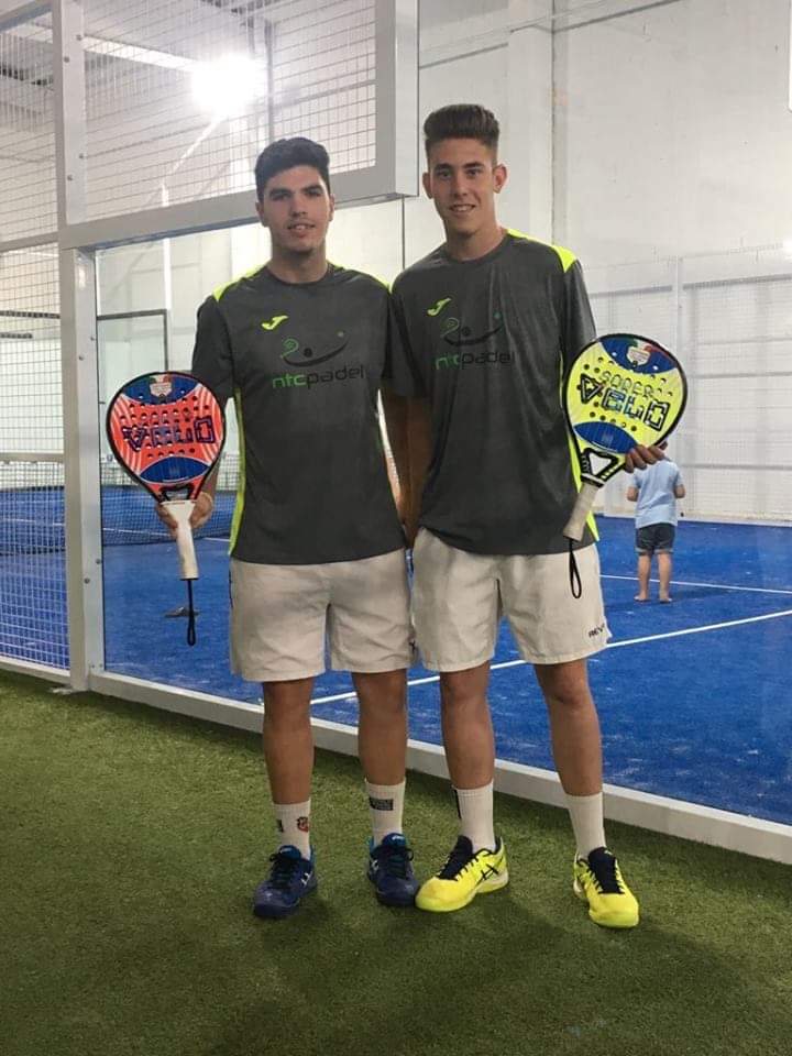 CompagniP's tweet image. Raúl Molero y Adrián Marquillos.
CAMPEONES 
Campeonato del Vallés división de honor.
GRANDES CHICOS CON GRANDES PALAS
MODELO VELO ———UN CAÑON!!!!!
Compagniaitalianapadel.com