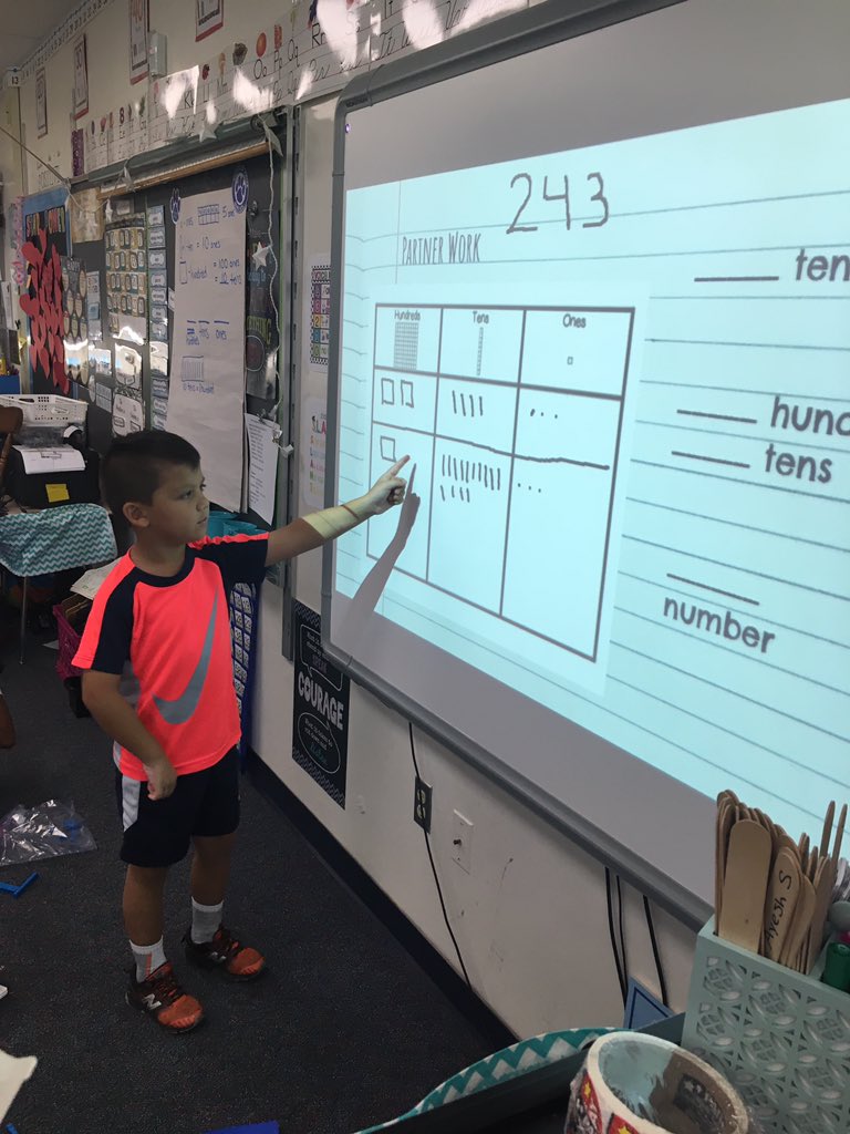 fcps_cangemi's tweet photo. We explored modeling 3 digit numbers with our base ten blocks and quick picture. Students also discussed that numbers can be represented in different ways. #bcesmath https://t.co/f23OdOJ1GC