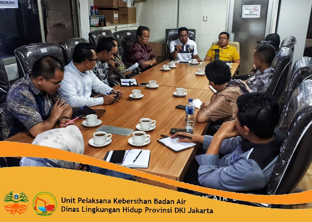 upsbadanair's tweet photo. Kepala Unit Pelaksana Kebersih Badan Air dan Kasatlak Sarana dan Prasarana Badan Air pagi ini mengundang Agen Tunggal Pemegang Merk (ATPM) dalam Rapat Perbaikan Alat Menjelang Musim Penghujan.
📍Dinas Lingkungan Hidup Prov. DKI Jakarts
.#Trikarya #Rajabuana #Ultratrex
#OscarMas https://t.co/WX7zHb3HCq