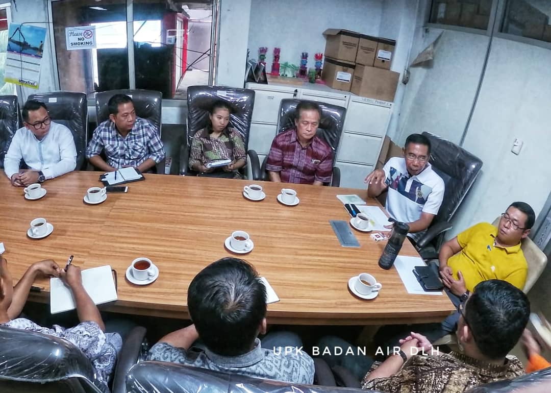 upsbadanair's tweet photo. Kepala Unit Pelaksana Kebersih Badan Air dan Kasatlak Sarana dan Prasarana Badan Air pagi ini mengundang Agen Tunggal Pemegang Merk (ATPM) dalam Rapat Perbaikan Alat Menjelang Musim Penghujan.
📍Dinas Lingkungan Hidup Prov. DKI Jakarts
.#Trikarya #Rajabuana #Ultratrex
#OscarMas https://t.co/WX7zHb3HCq