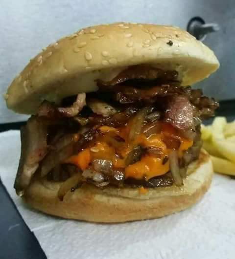 iloveburguerias's tweet photo. Bacon terapia é vida #Xbacon #Baconterapia #Pornfood #Comidaporno #comida #QuintaDetremuraSDV #SextaDeTremuraSdv #SetembroAmarelo https://t.co/LMBjg1dree