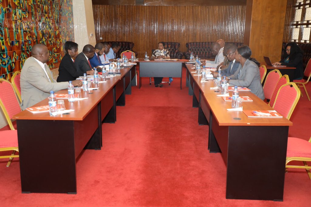 AMB_A_Mohammed's tweet photo. Joined the Sports Kenya Board Meeting to engage on mandate in order to activate the cooperative scheme of implementation designed by the Kenyan Sports Law Regime. This is part of an enhanced delivery strategy to streamline the operations of all Sports Govt Agencies #TwendeKazi https://t.co/Yhg4cktdkw