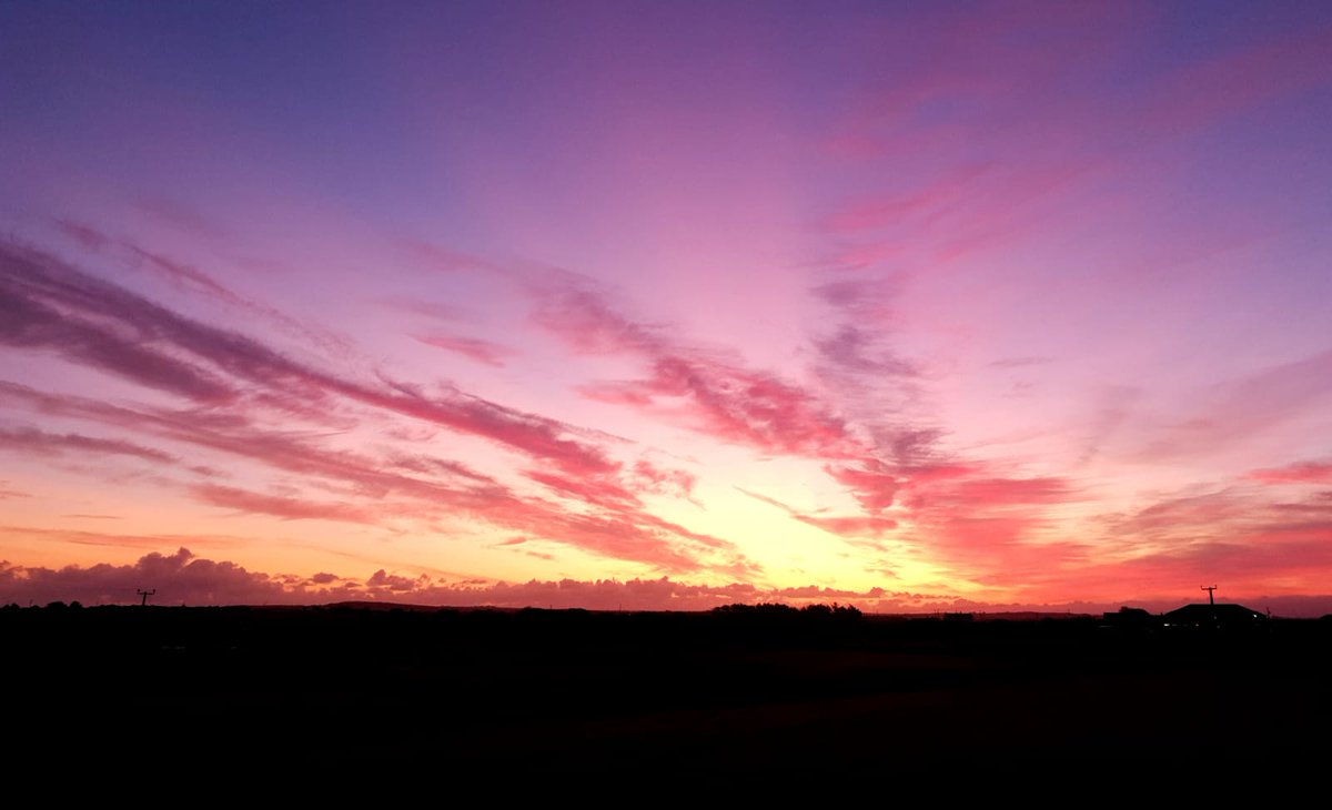 LlanfairPlas's tweet photo. Bore da! Good morning! A beautiful sunrise on this Friday morning. Our view from the deck of #TyPerllan at #PlasLlanfair #anglesey #angleseycoastalpath @AngleseyScMedia @ruthwignall @BBCWthrWatchers @BBCWales @DerekTheWeather #friday #FridayThe13th #sunrise https://t.co/sdJXJv0Pk1