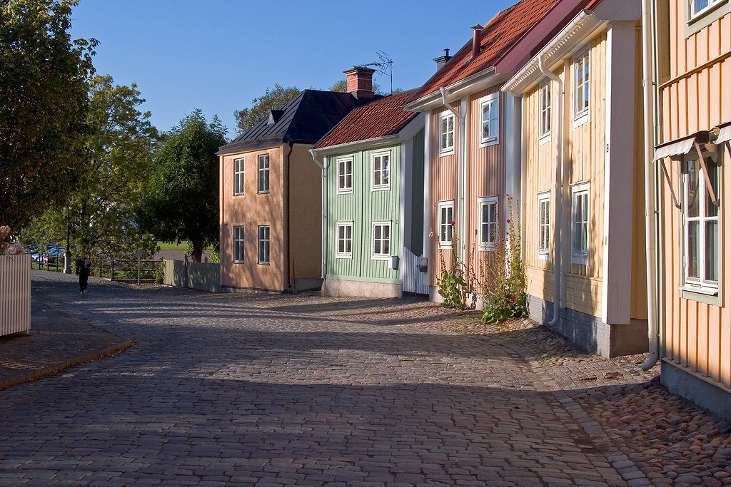 Still very charming, Söderköping was a planned city and although the norm at the time was to keep waste in buried waste barrels (later sold to farmers as fertilizer) here they had custom built water flushed sewage system: each house linked to a main that flushed into the river.