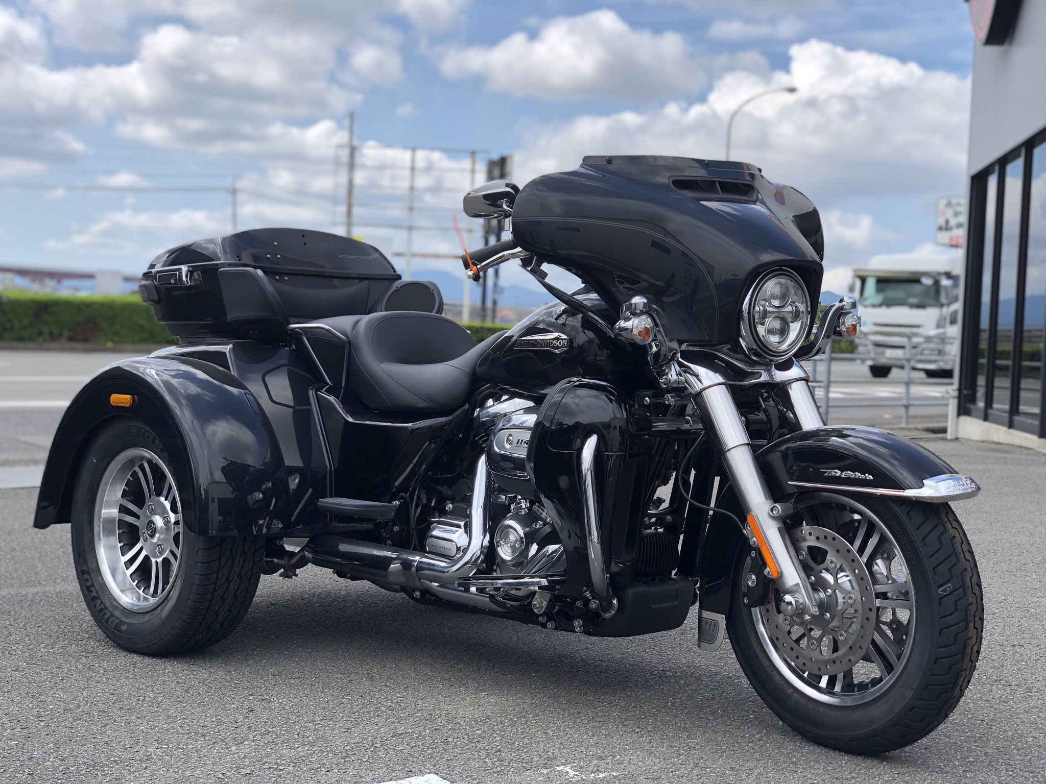 ハーレーダビッドソン徳島 Sur Twitter ハーレートライク新車入荷 ハーレー ハーレーダビッドソン徳島 Harley 新車 トライク Flhtcutg 試乗車にする予定です T Co 2h9cj3jqpj Twitter