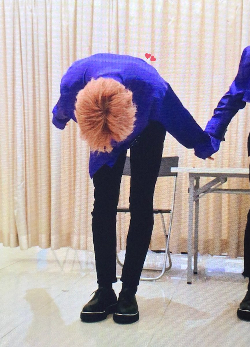 20000425_com's tweet photo. 190912 포토타임 프리뷰

다리 미친거 아냐??

#BIT #비아이티 #JOEL #요엘 #김기환
@BIT5_official https://t.co/vO333Z1LFr