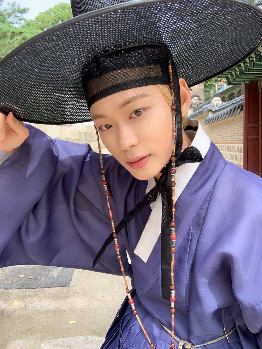 imekr_official's tweet photo. #이세진

아엠코가 몽랑단을 위해 준비한 
🧚🏻‍♂️특별한🧚🏻‍♀️ 추석 선물 🎁

(https://t.co/a78sn9aK1K)

즐거운 한가위 되세요 🌕

#iMeKOREA #아이엠이코리아
#이세진 #Leesejin
#추석인사 #추석인사포스트
#즐거운한가위보내세요 https://t.co/p6CQoyHZaB