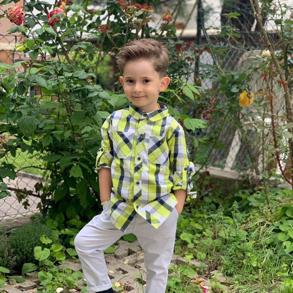 Button up or down for jumping around the town! Dropping Fall’s must have shirts, get them today at: bit.ly/2ZuaWwL
Picture Credit: @ensarfashion
#kidsclothing #discount #kidzmoda #cutest_kiddies #fashionminis #fashionkidsworld #beautiesandgents #fashionminis