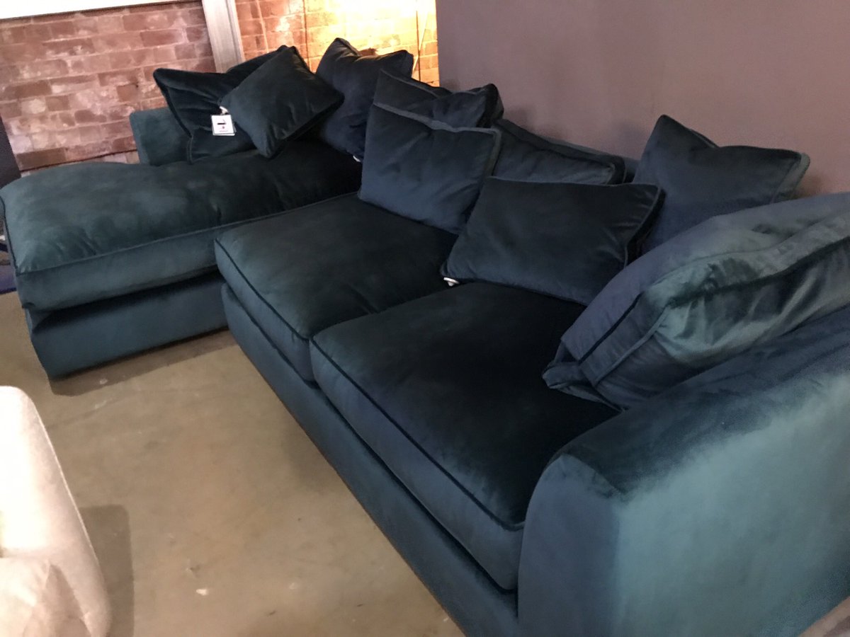 SackStoreBoston's tweet image. Fabulous new range of sofas and chairs in great colours. With our price promise and great service, there is no better place to buy 
#whitemeadow #pricepromisse