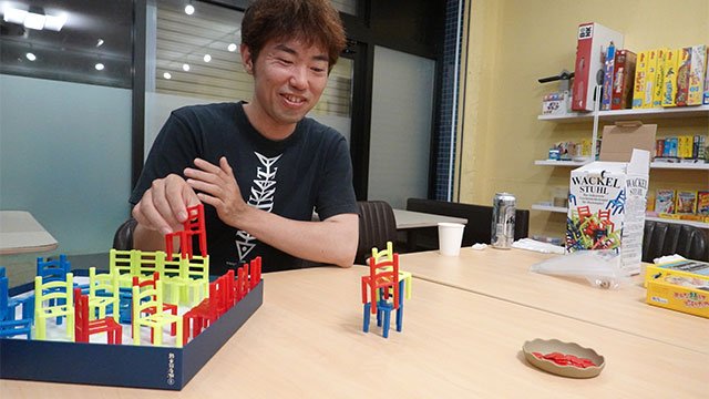 デイリーポータルz デイリーポータルzでライターをしていた小野法師丸さんがボードゲーム専門店を開きました 店内で遊ぶと15分で100円 それ食っていけるんすか と聞きに行ってゲームで懐柔されて帰ってきた記事です ボードゲーム専門店だなんて