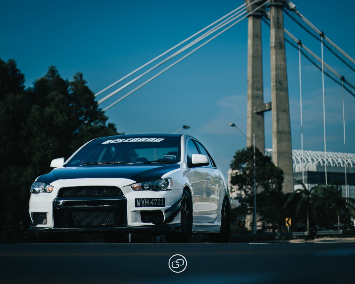 guisegraphy's tweet photo. I hereby dub thee White Iverson.

@MitsubishiUK @CAR_LiFESTYLE
@CarThrottle 

#evo #lancer #evolutionx #photography #automotive #cars #jdm https://t.co/Av3hdUymf9