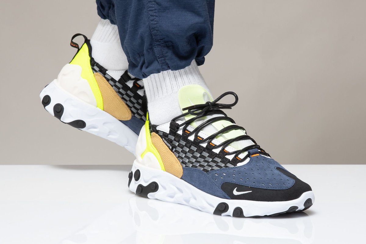 nike sertu black volt