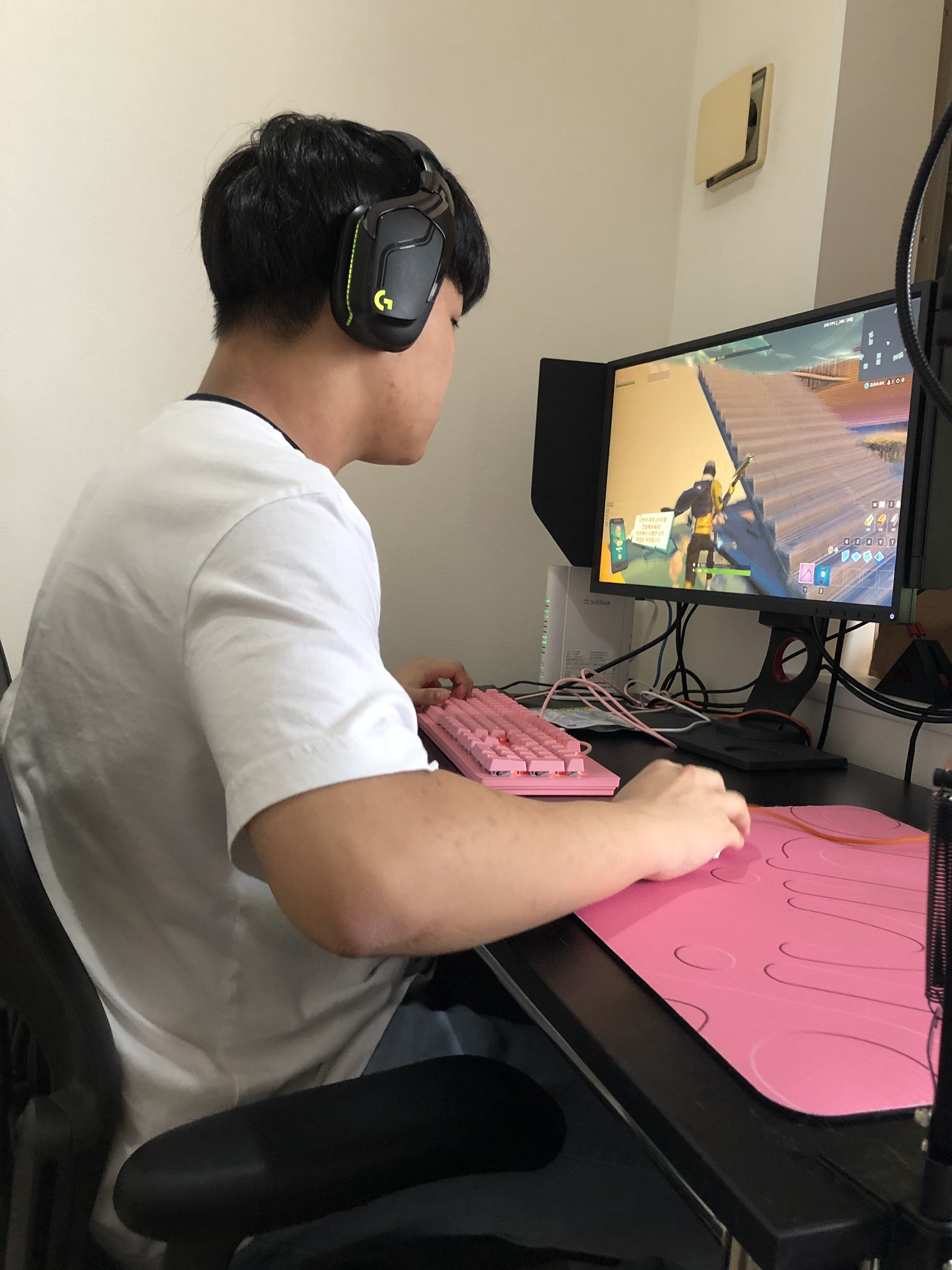 Cr おじじ リテイルローのおじさん Twitterissa フォートナイトが上手くプレー出来ない人は メデューサを家に呼んでプレーして友達を驚かそう Forthemedusa Cr おじじ リテイルローのおじさん Twitterissa フォートナイトが上手くプレー出来ない人は メデューサを家に呼んでプレーして友達を驚かそう Forthemedusa