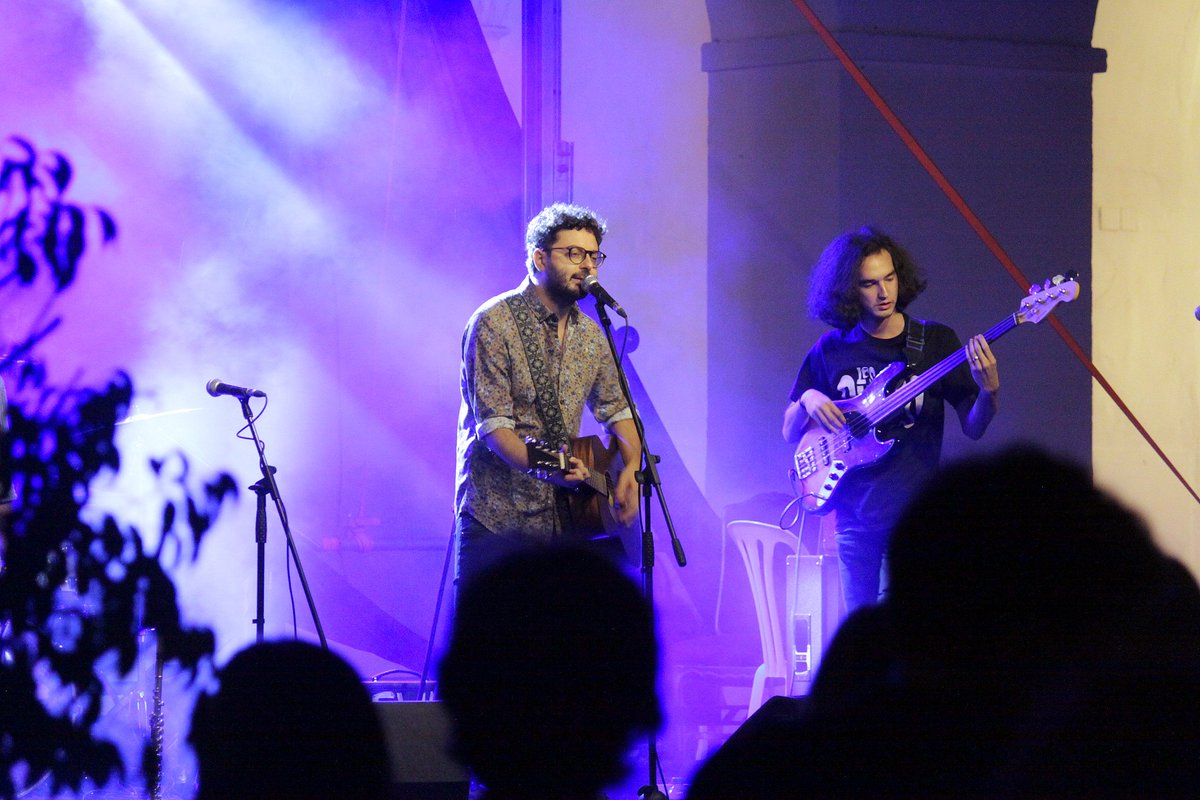 dipucordoba's tweet photo. A pesar de las dificultades por la irrupción de la lluvia, ayer se pudo disfrutar en @dipucordoba de la actuación de #MikeSun y de un acústico de #LorenaÁlvarez como artista invitada en el hall del salón de actos #MúsicaPreventiva #cultura #artistasemergentes 🎸🎼 https://t.co/rIjwb8GaZ9