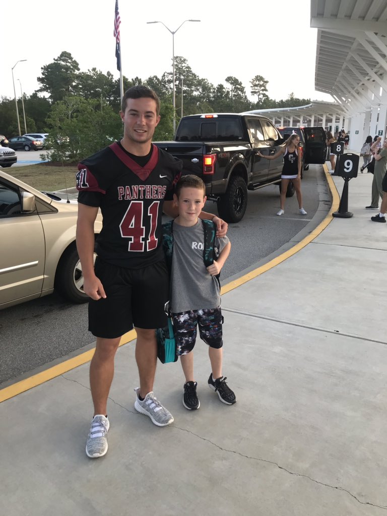 cfhspanthers's tweet photo. Gameday greetings at River Oaks Elementary this morning. #CFPantherLife https://t.co/AU6lMagm4m