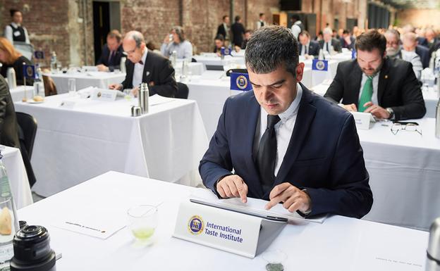 Hoy queremos dar la enhorabuena a <a href="/CafeLaBrasilena/">Cafés La Brasileña</a> por lograr 7 Estrellas de Oro en los premios <a href="/itqi/">International Taste Institute</a> (International Taste Institute), que vienen a ser como los "Óscars" del #café 👏☕️ bit.ly/2kI1dQX Comparte <a href="/elcorreo_alava/">El Correo Álava</a>