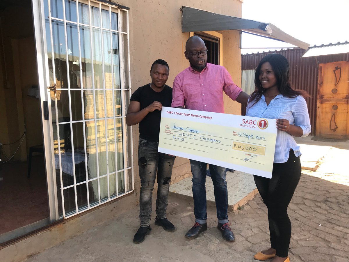 Official_SABC1's tweet photo. @n_wandile Our 3rd stop was in the Vaal ko Evaton where Anna Grewe operates!
She & her partner run an Internet Cafe called #AntwaCafe, they assist young people in compiling CVs and also provide computer lessons to empower the youth in their community with computer skills. #SABC1ThePlug https://t.co/uTYVa5rriN