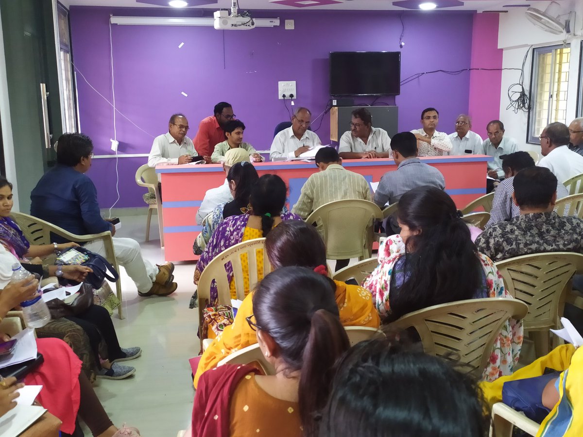 આજ રોજ તાલુકા પંચાયત ભચાઉ ખાતે તલાટી મિટિંગ માં હાજરી આપી અને ગત વરસના પાણી પત્રક ની કામગીરી પૂર્ણ કરવા તેમજ ઇ વી પી અંતર્ગત મોબાઈલ એપ દ્વારા મતદાર તરીકે ની વિગતોની ખરાઈ કરવાની સમજૂતી આપવામાં આવી