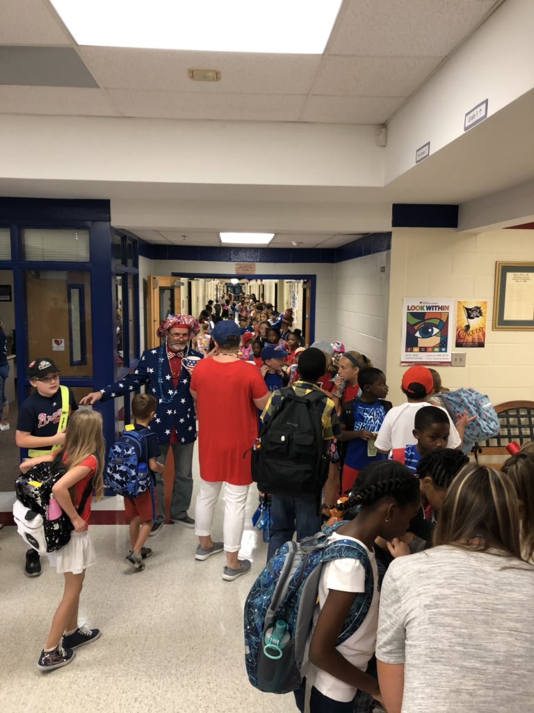 fakfamily's tweet photo. Greatest @Smencils event ever!!! Sold out in 15 minutes! It looks like #blackFriday @FreyFlames https://t.co/z4Lb9aRqYb