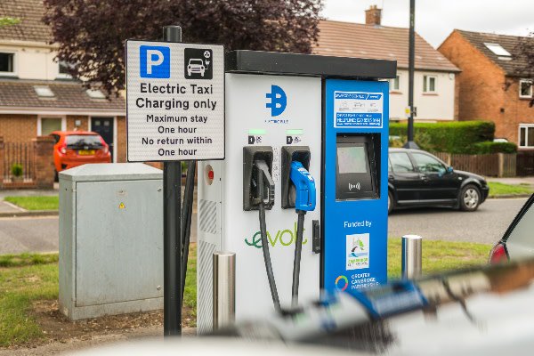 mygreenpod's tweet photo. In a cash-strapped sector, one company is offering financial incentives to encourage communities to clean up their air https://t.co/r38rq2Wxog #ETaxis #EVs #AirPollution #Cambridge #GreenFleet @ElectricBlueLtd https://t.co/7wEXt01cFz
