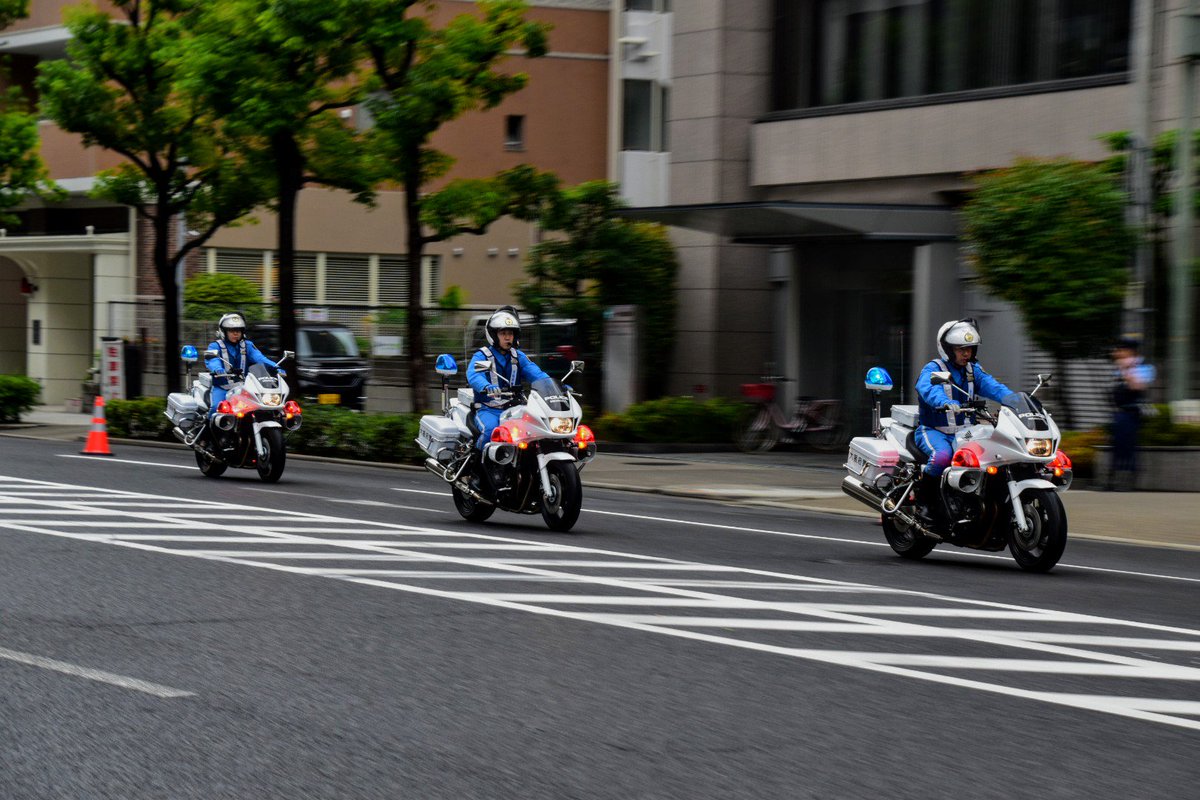 Mf10l33 G大阪で主要国の先導を行っていた青灯白バイ 大阪府警 交通機動隊のcb1300pが担当 青灯は後部のみですが分かりやすくキレイな色です