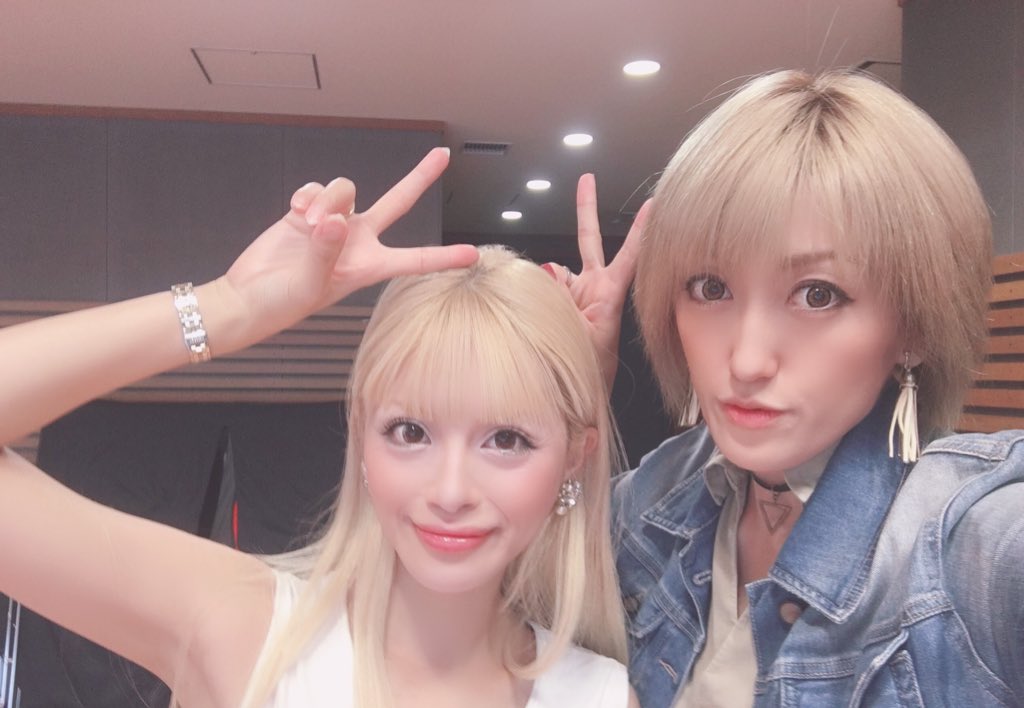 かりすま ず あゆ Auf Twitter 今日はとある打ち合わせ ひっさしぶりに姫ちゃんに会いましたぁ 浜崎あゆみさんのモノマネ同士 現場があまり被る事ないからw 仕事で会えるのは貴重 浜崎あゆみ さん ものまね 白咲姫香 かりすま ずあゆ T Co