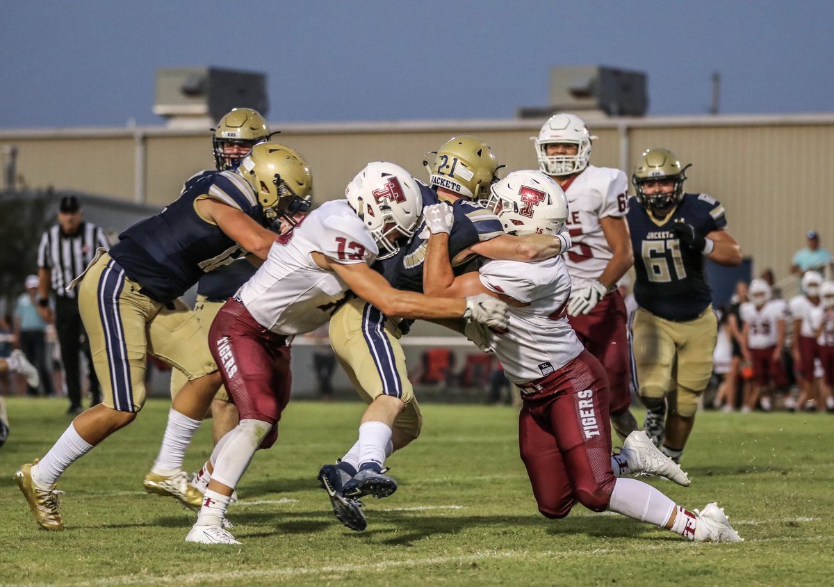 RspPhotography's tweet photo. It’s homecoming!! Who’s ready for some football? #tuttlefootball #beatplainview #highschoolfootball #actionphotography #rspphotography https://t.co/73MOWxFz9a