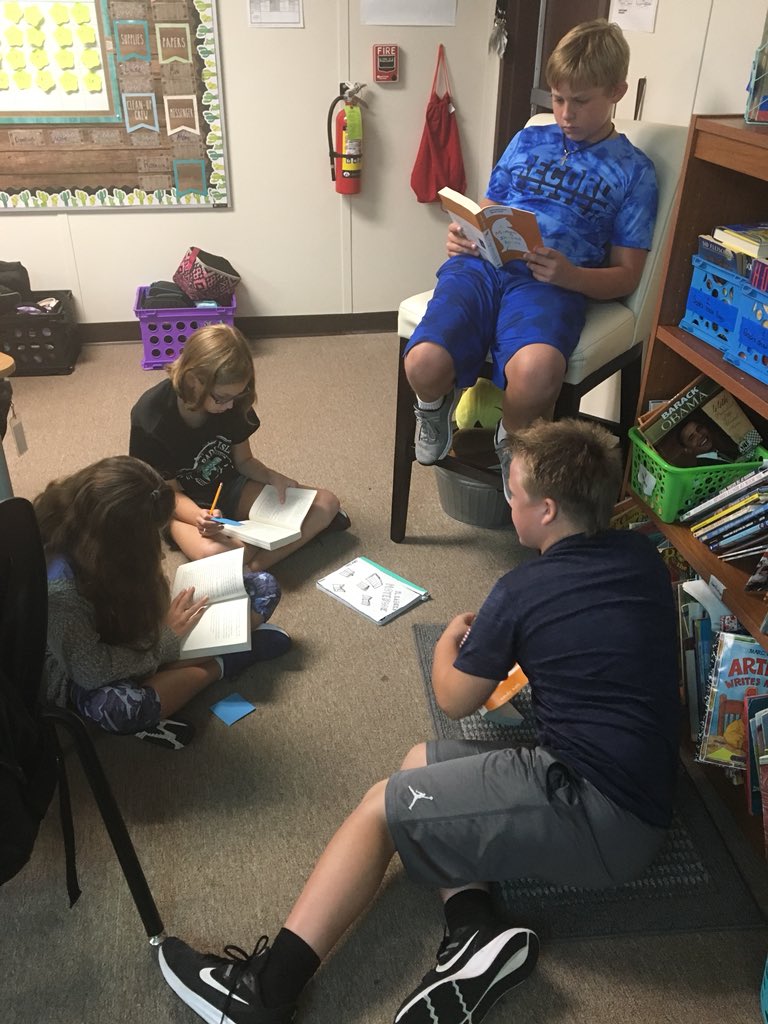 Sandy_Smith14's tweet photo. Students loving book clubs 💙 #TESbulldogs https://t.co/WpCCJ0gPZO