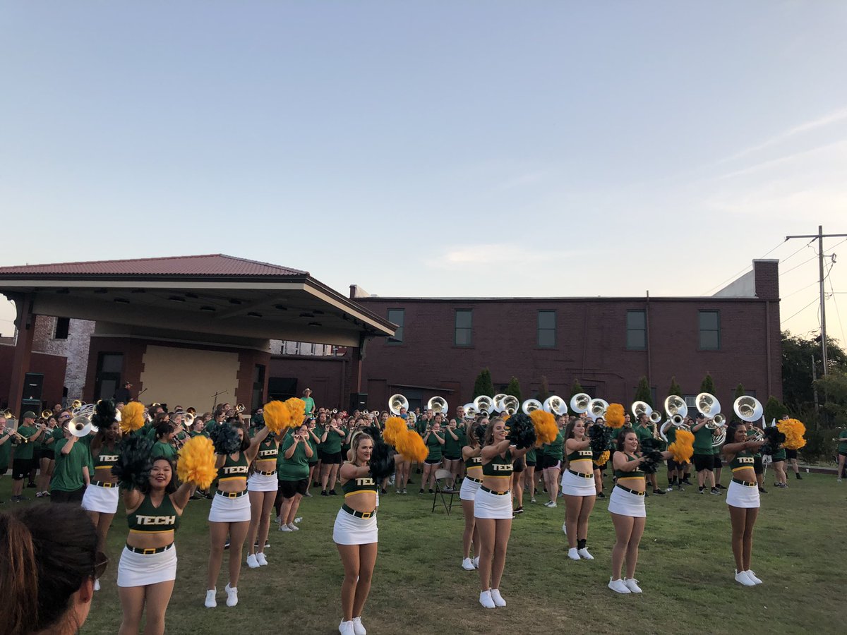 ATU_XCTF's tweet photo. Had a blast at Paint the Town Green and Gold! #FightOn #ATU @ATU_Athletics @ArkansasTech #ATUjerry https://t.co/ZQy2Ia84oX