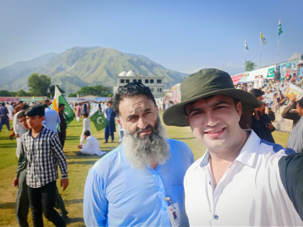 emirevoke's tweet photo. #ImranKhaninMuzaffarabad https://t.co/GF82CwoTZ5
