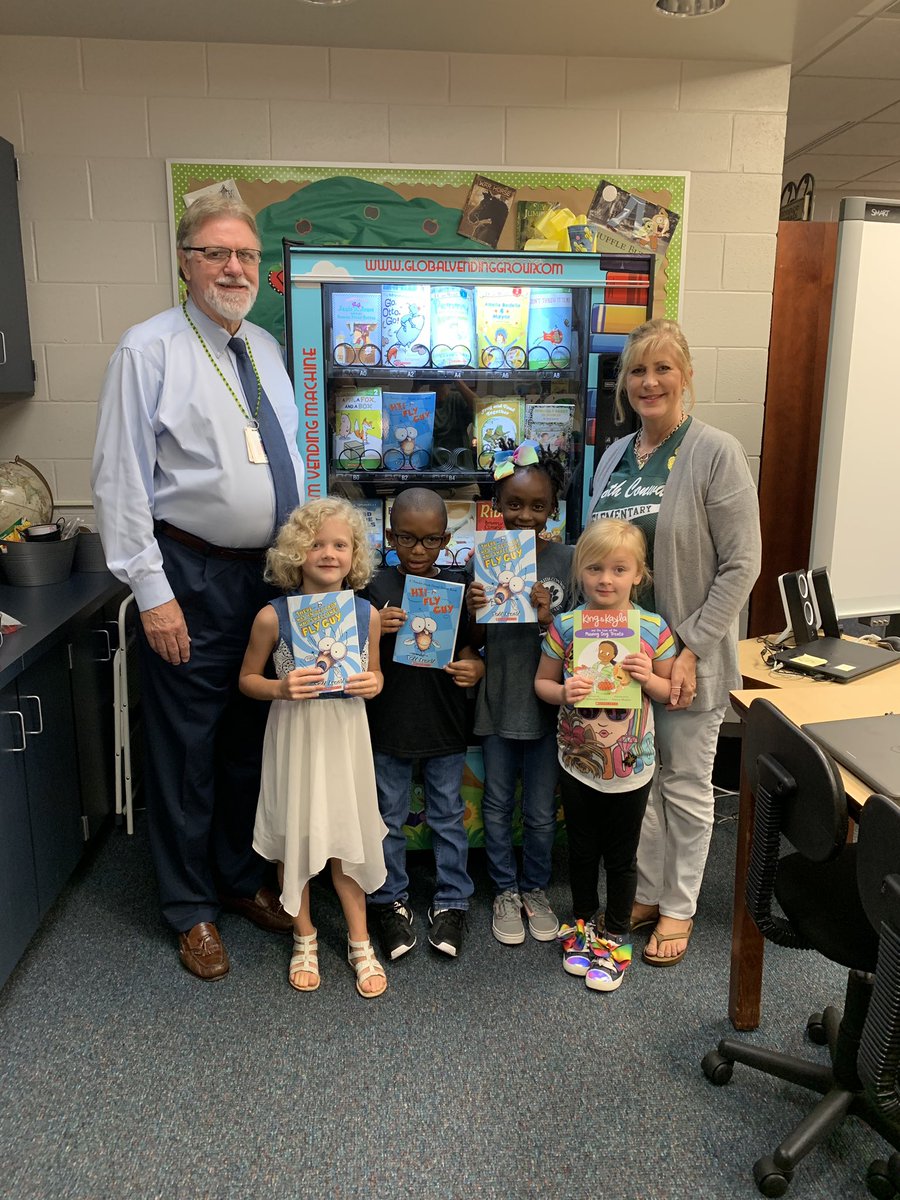 scetigers's tweet photo. Check out our vending machine in action! @JessHarrelson7 #scetigers #hcselem #hcslibrarylearningcommons https://t.co/d5WbUc1EuK