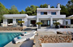 HolidayVillasSp's tweet photo. 4 bed Villas for rent in Sant Josep de sa Talaia Spain 6,000 euros (5,336 GBP) monthly https://t.co/ZP5aKaZ3X9 https://t.co/alIBnyRHdc