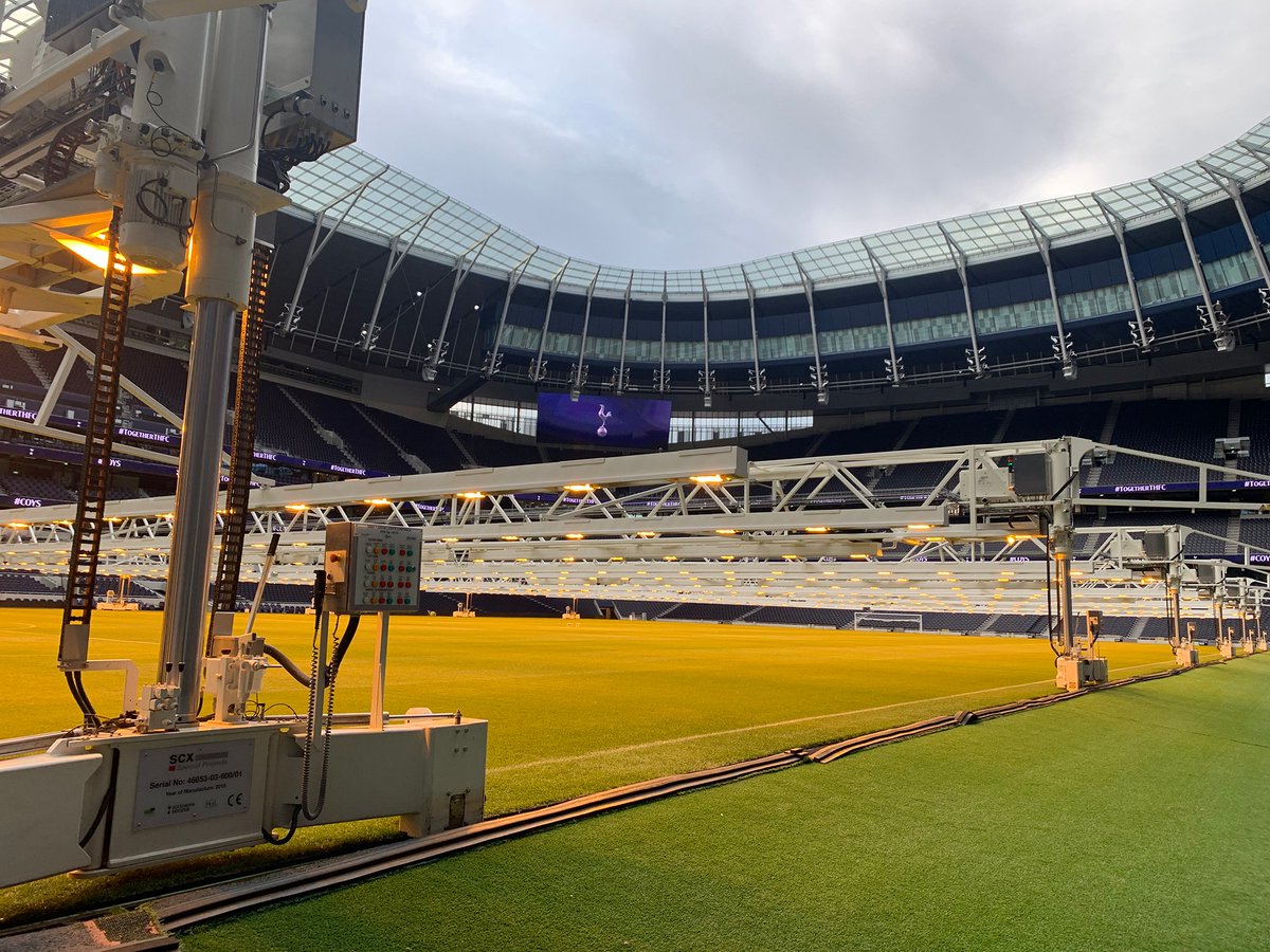 All six integrated units on the pitch, amazing views! #integratedsolution #tottenhamhotspur #sglsystem #smartpitch